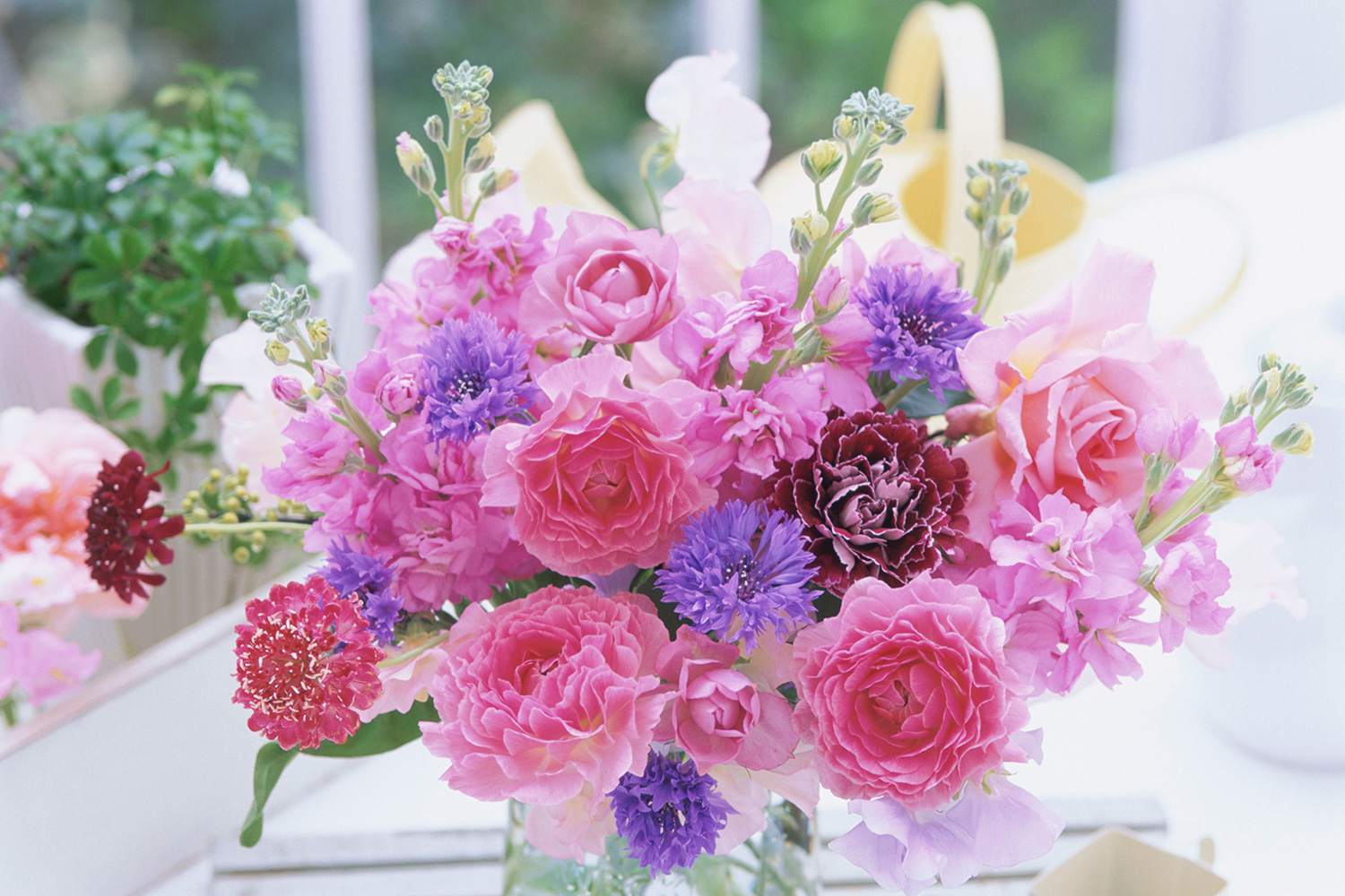 Order Flowers for a Special Event: Tips and Tricks for Choosing the Perfect Bouquet